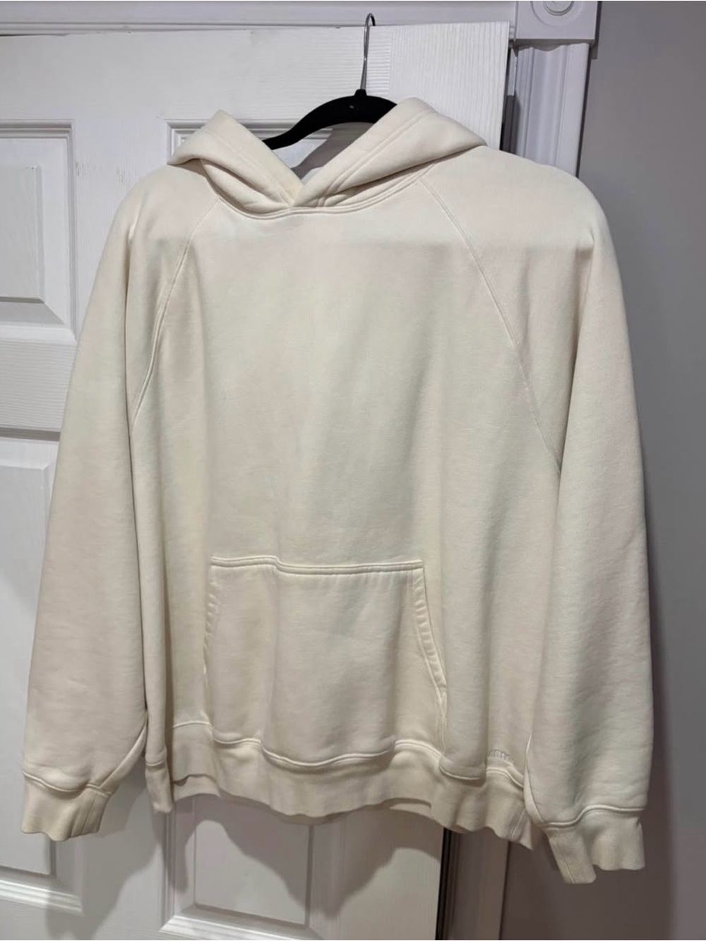 aritzia cozy sweatfleece mega raglan hoodie